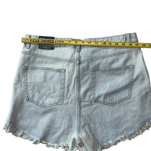 NEW frayed Jean shorts plus size 32 waist - Picture 7 of 8